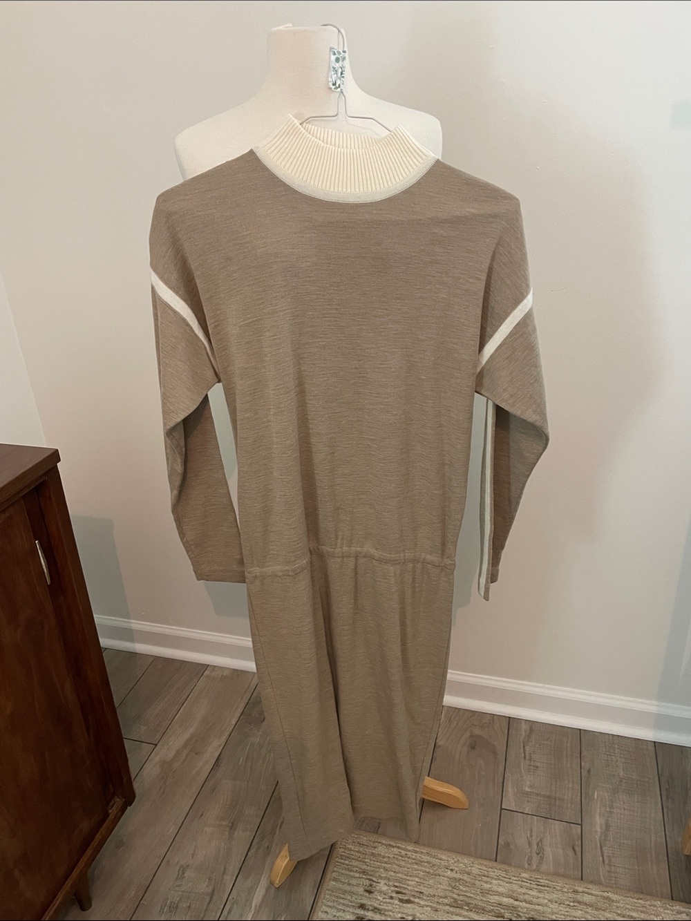 Vintage Liz Claiborne Taupe Long Sleeve dress with Cream Trim
